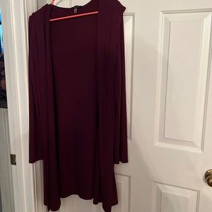 Laila Jayade large sweater maroon in color